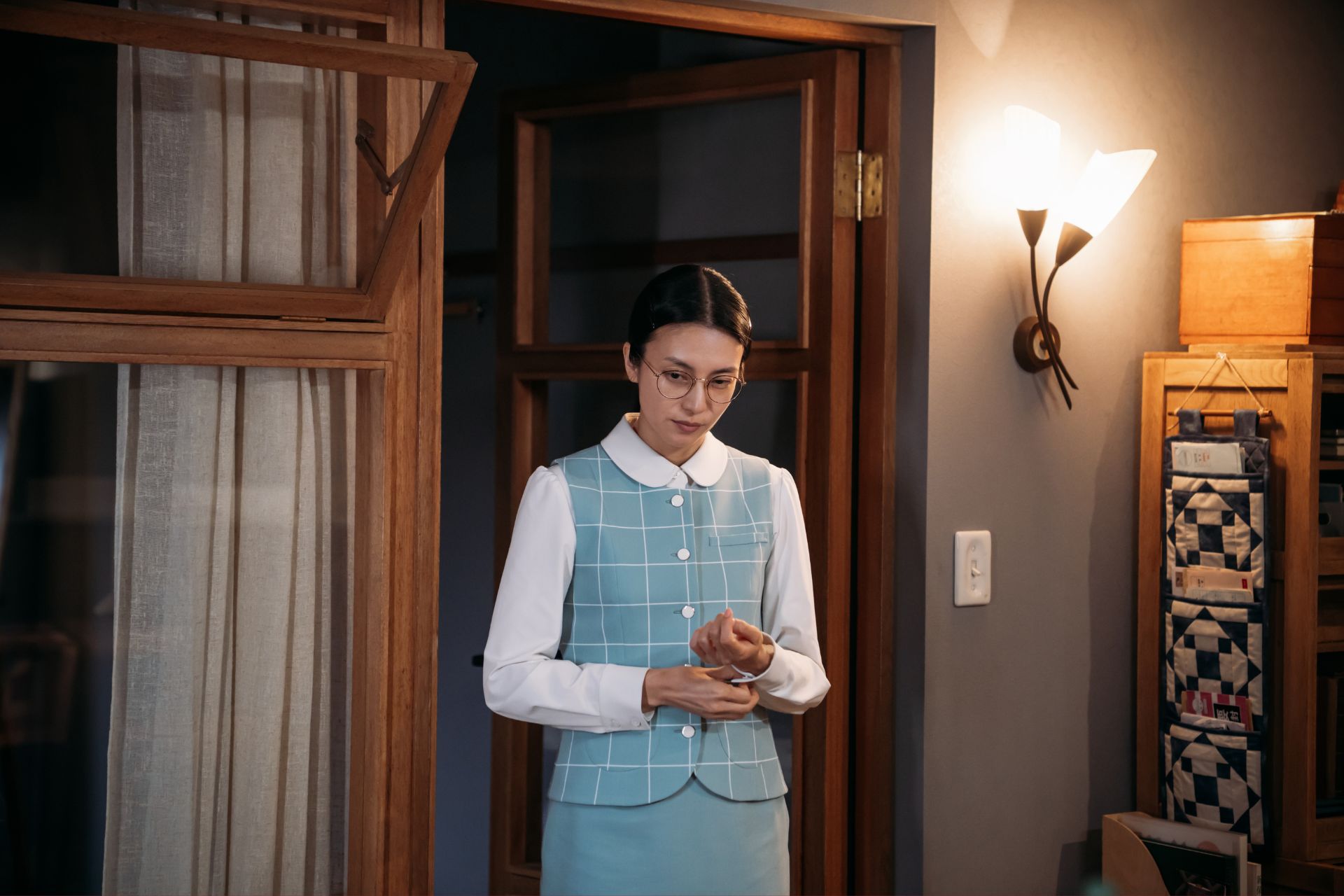 Netflix映画『余命一年、男をかう』制服姿の片倉唯