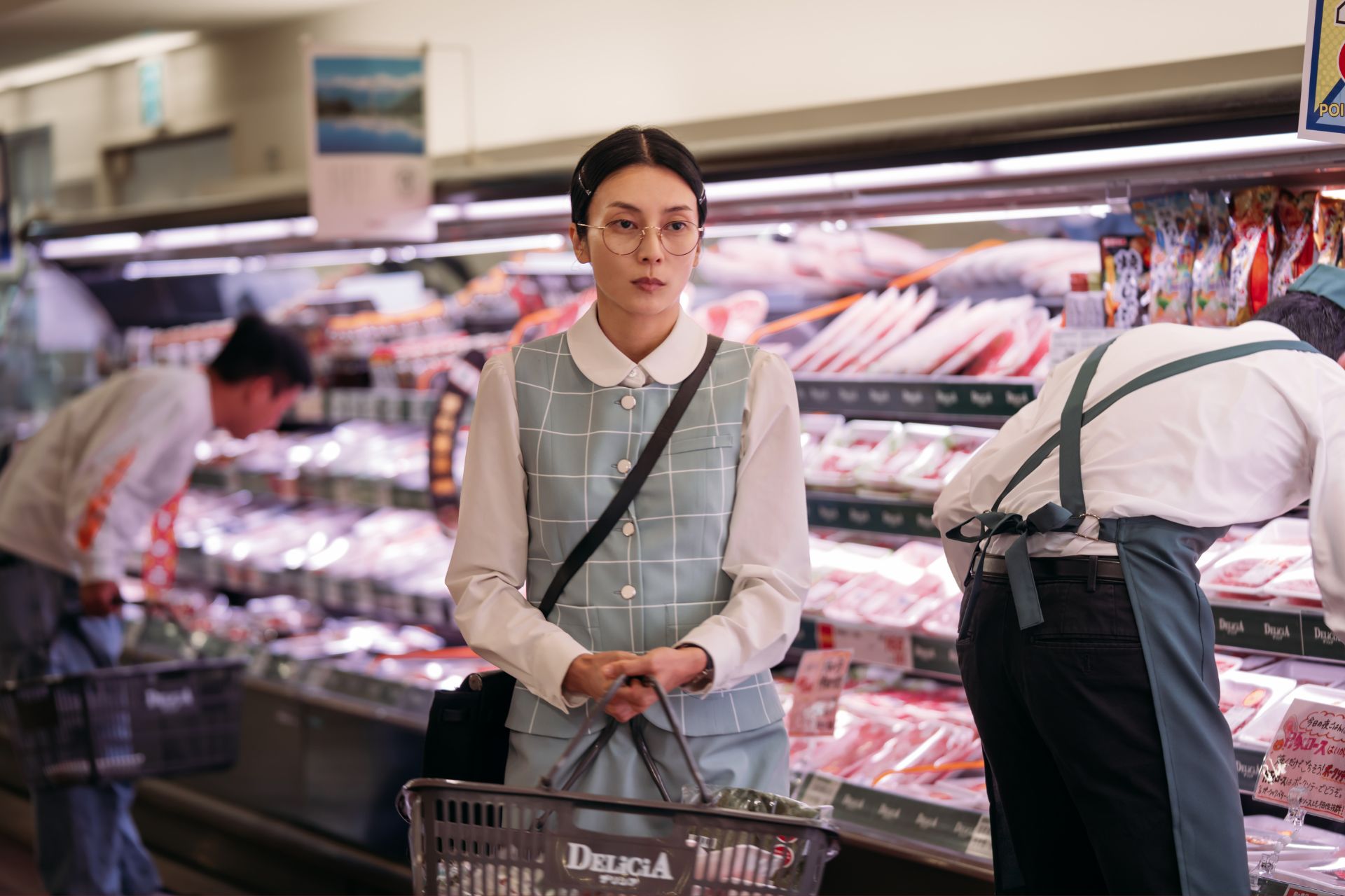 Netflix映画『余命一年、男をかう』制服姿の片倉唯